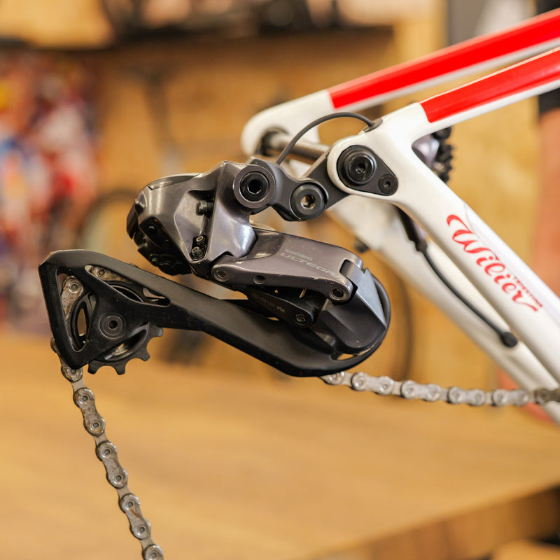 Load image into Gallery viewer, Wilier Filante SL - Medium - White with Ultegra Groupset - (ex demo)
